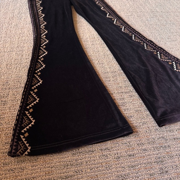 Free People x Driftwood Farrah Embroidered Velvet Pull on Flares S pants flared - Picture 4 of 11